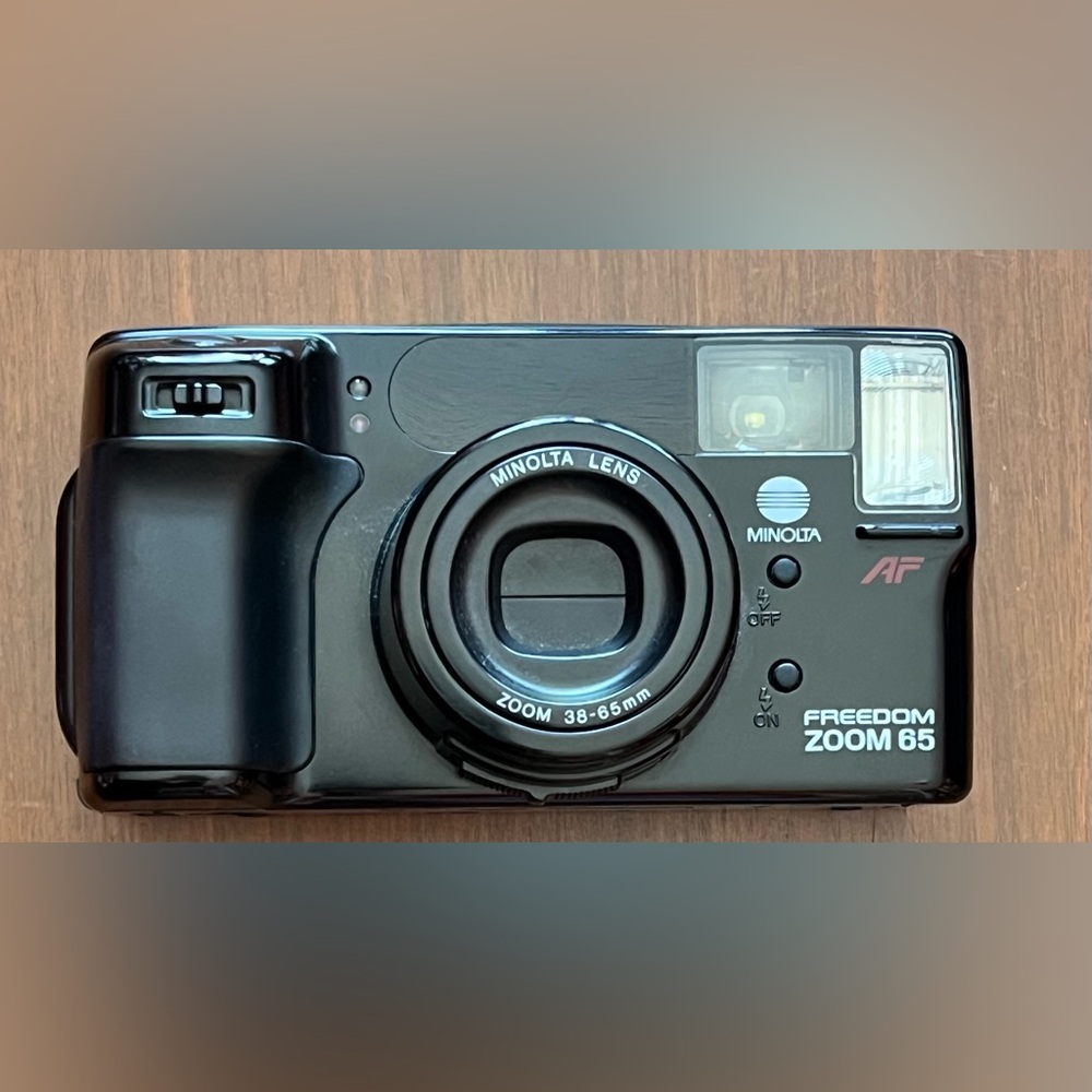 Vintage Minolta Freedom Zoom 65 35mm Camera